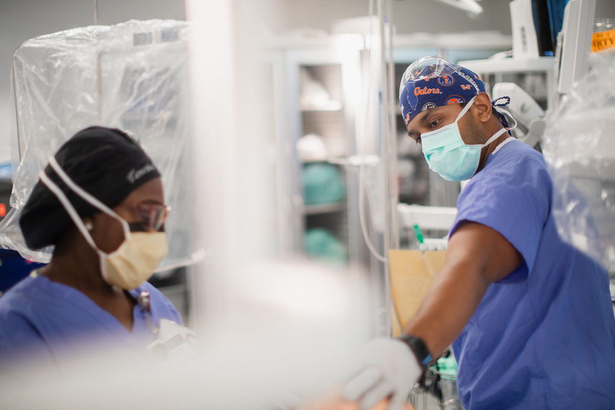 emory doctor intubates a patient