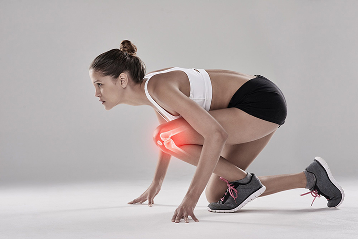 Women in runner stance with a visual of the knee bone